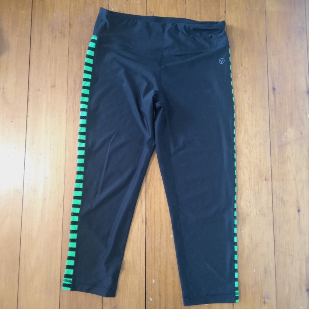Black capri length athletic/exercise leggings